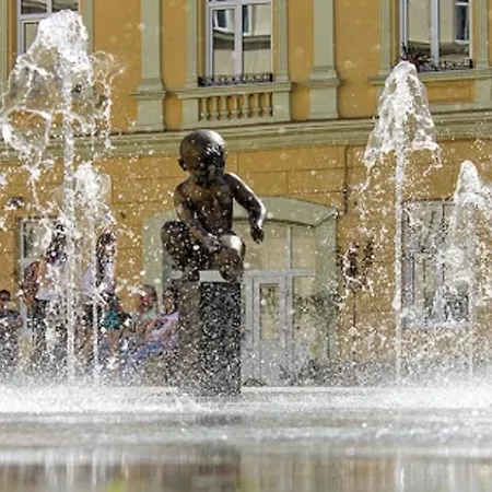 в центрі на 4 гостей