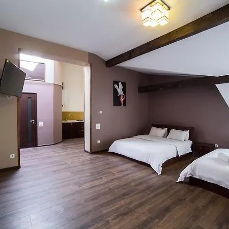 в центрі на 4 гостей Apartman *